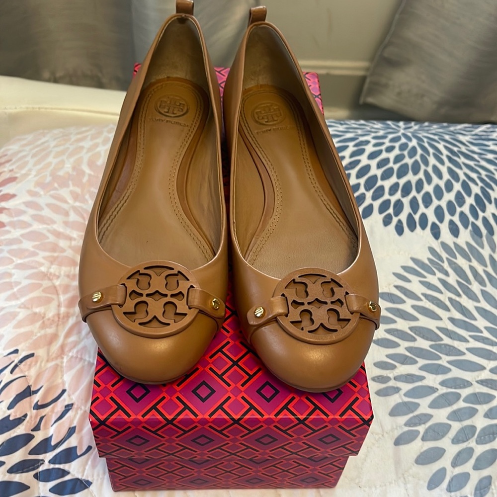 Tory Burch shoes size 7 1/2 brand new (no tag)